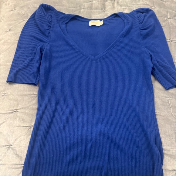 Short sleeve neck top - Picture 2 of 3